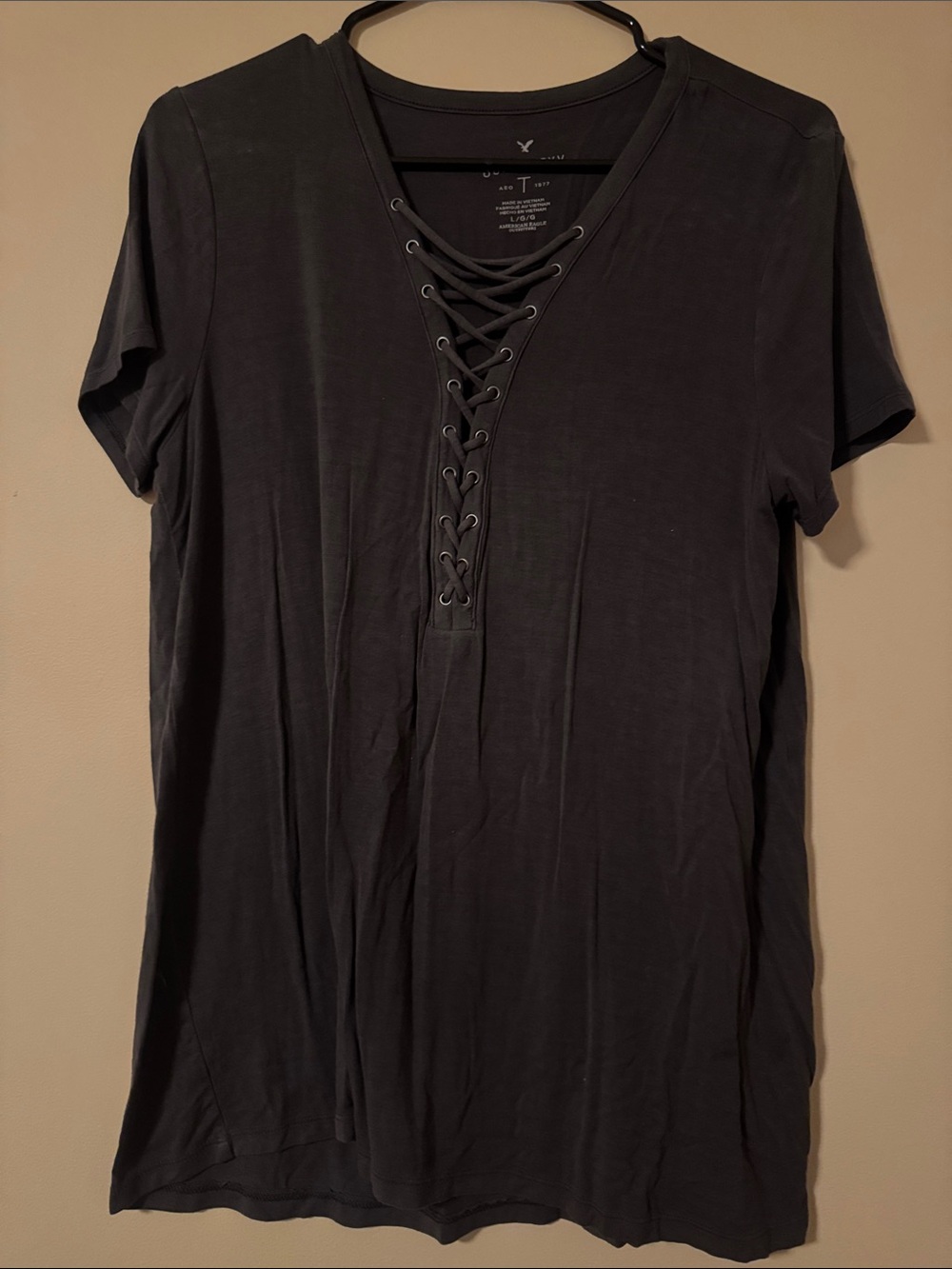 Women’s AE Lace-Up V-Neck Short Sleeve Top ,L